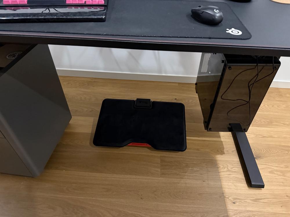 Secretlab Professional Footrest (CloudSwap™ Technology) - Customer Photo From Eduardo Almeida