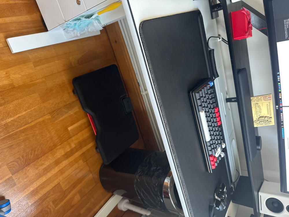 Secretlab Professional Footrest (CloudSwap™ Technology) - Customer Photo From Paul NGUYEN