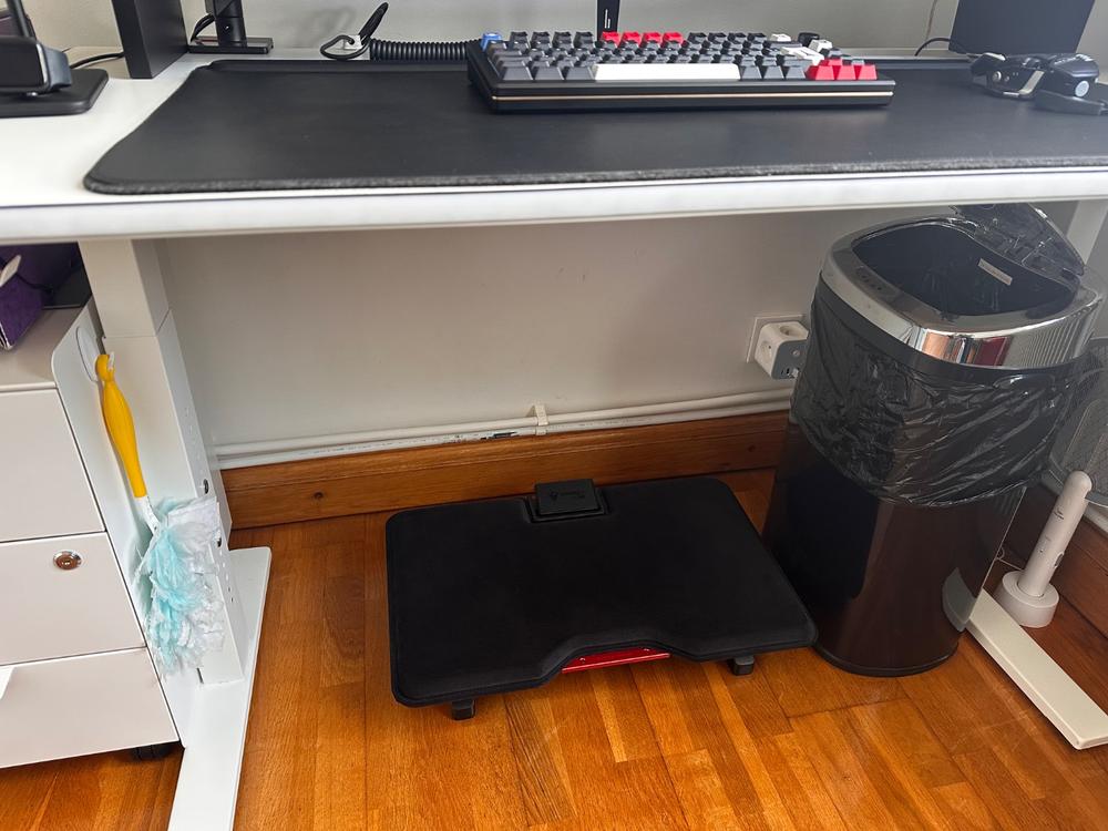 Secretlab Professional Footrest (CloudSwap™ Technology) - Customer Photo From Paul NGUYEN