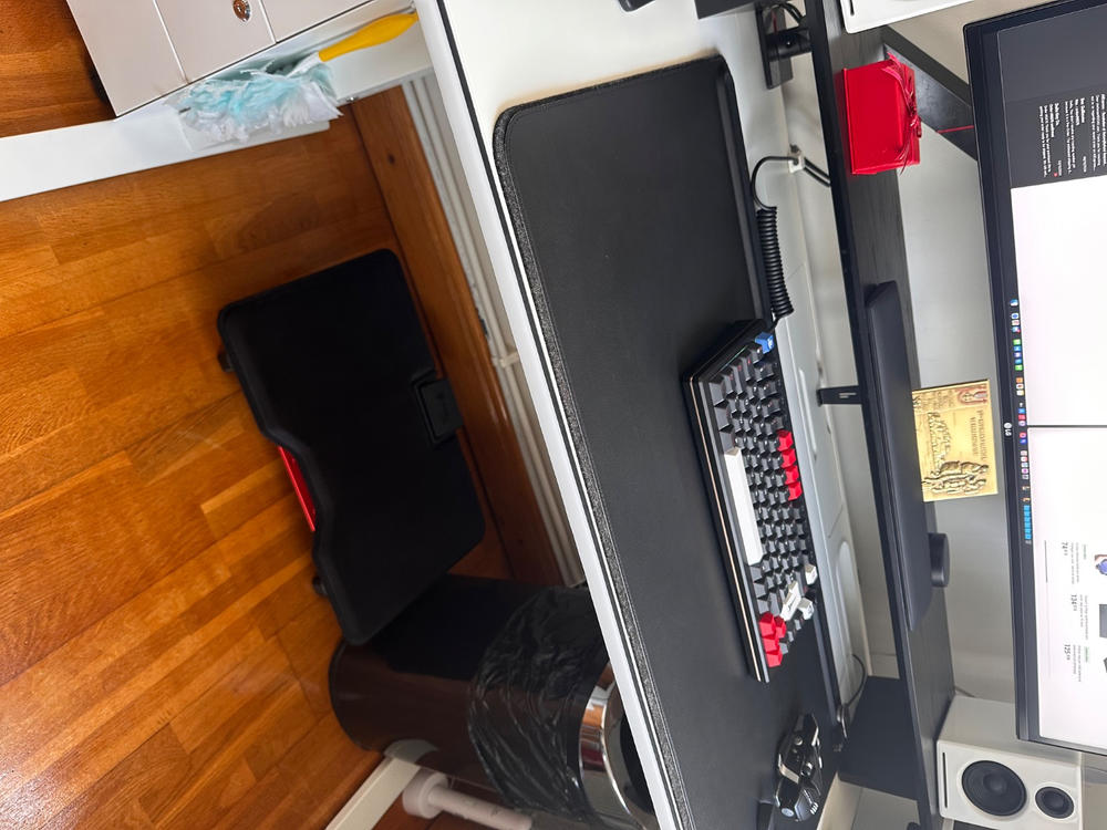 Secretlab Professional Footrest (CloudSwap™ Technology) - Customer Photo From Paul NGUYEN