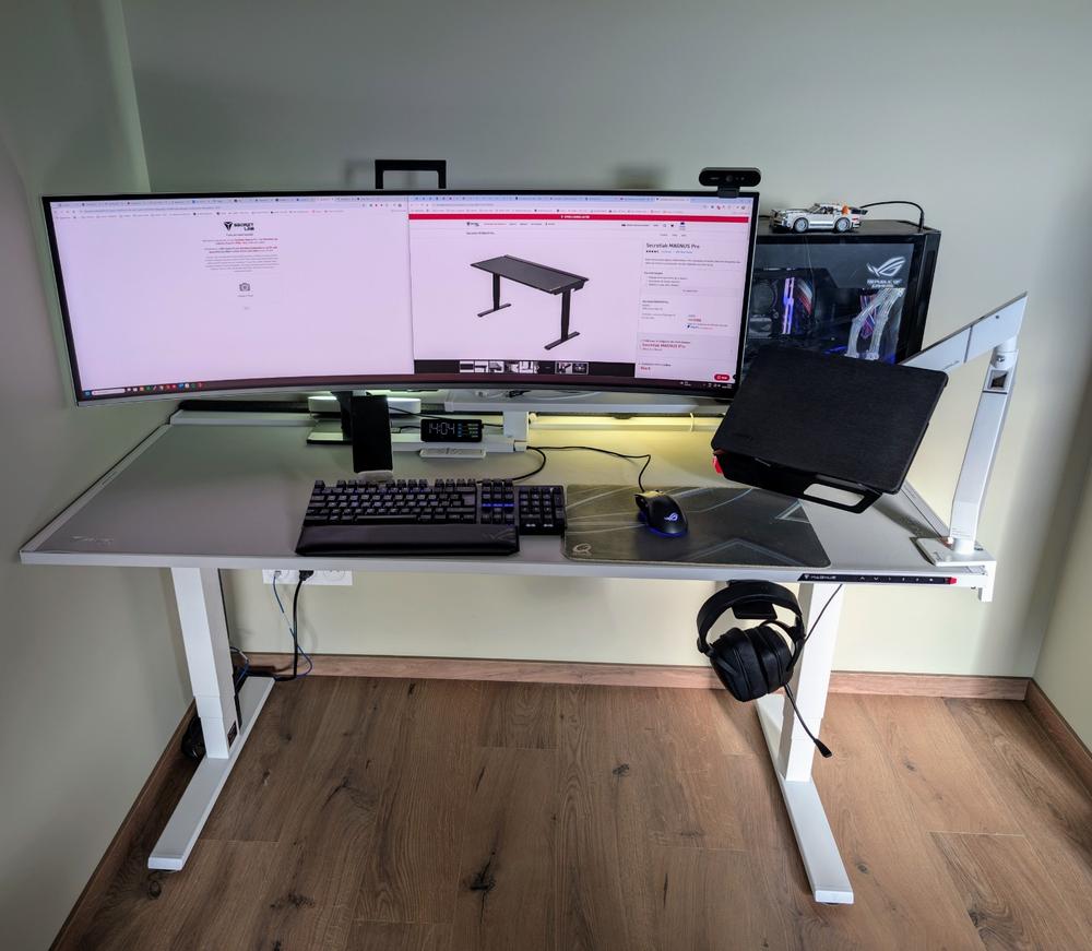 Secretlab MAGNUS Monitor Arm (Heavy Duty Edition) - Customer Photo From Camil Kouchad