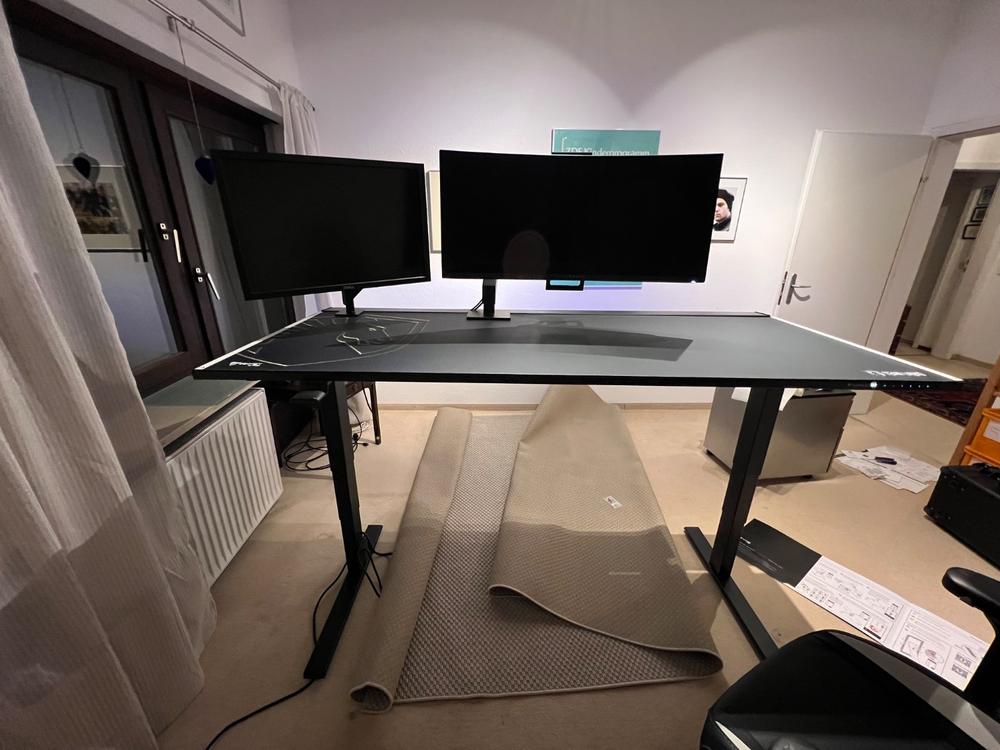 Secretlab MAGNUS Monitor Arm (Heavy Duty Edition) - Customer Photo From Daniel Göhlen