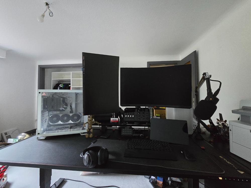 Secretlab MAGNUS Monitor Arm (Heavy Duty Edition) - Customer Photo From axel gigos