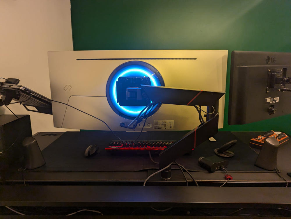 Secretlab MAGNUS Monitor Arm (Heavy Duty Edition) - Customer Photo From Ken Lammertyn