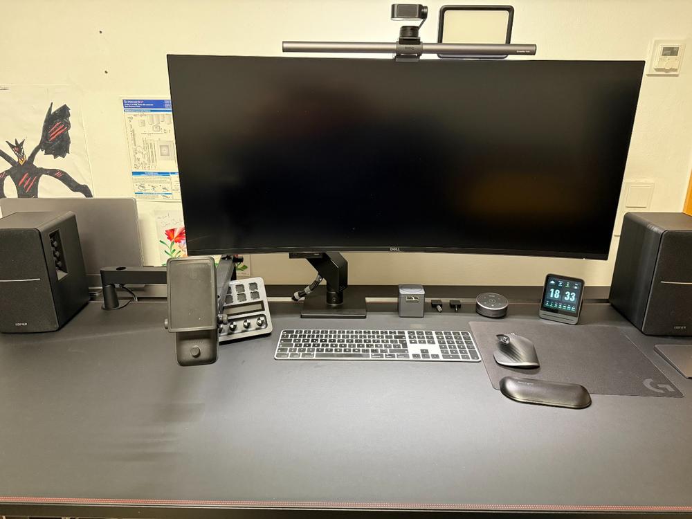 Secretlab MAGNUS Monitor Arm (Heavy Duty Edition) - Customer Photo From Dennis Deitermann