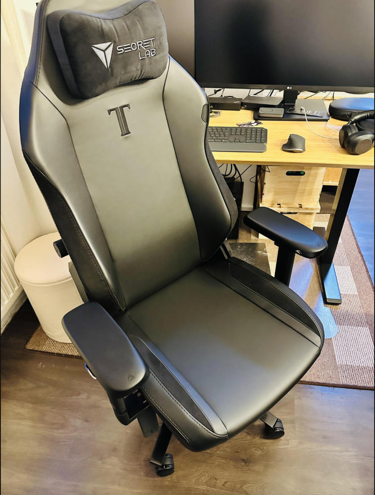 Secretlab TITAN Evo - Regular - NEO Hybrid Leatherette (0107) - Customer Photo From Fitim Sinani