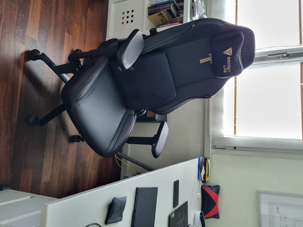 Secretlab TITAN Evo - Regular - NEO Hybrid Leatherette (0107) - Customer Photo From Matteo Malavasi