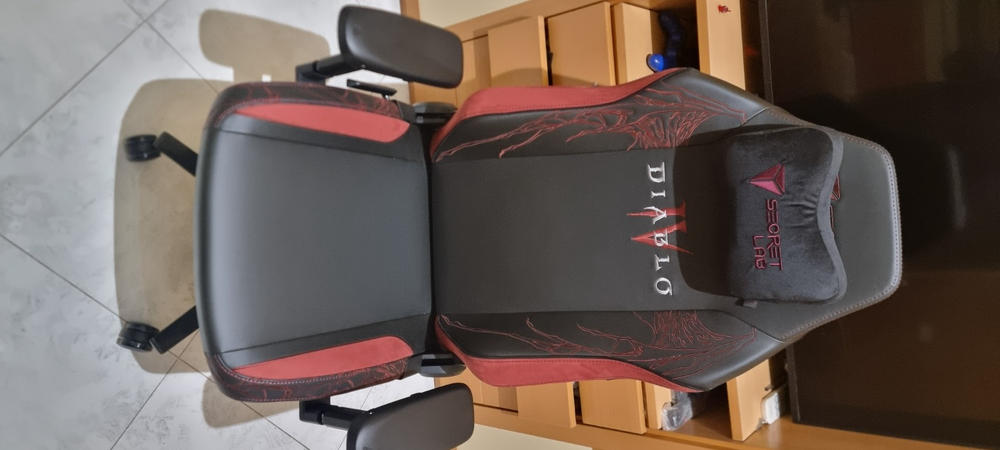 Secretlab TITAN Evo - Regular - NEO Hybrid Leatherette (0107) - Customer Photo From Nicolo Defronzo