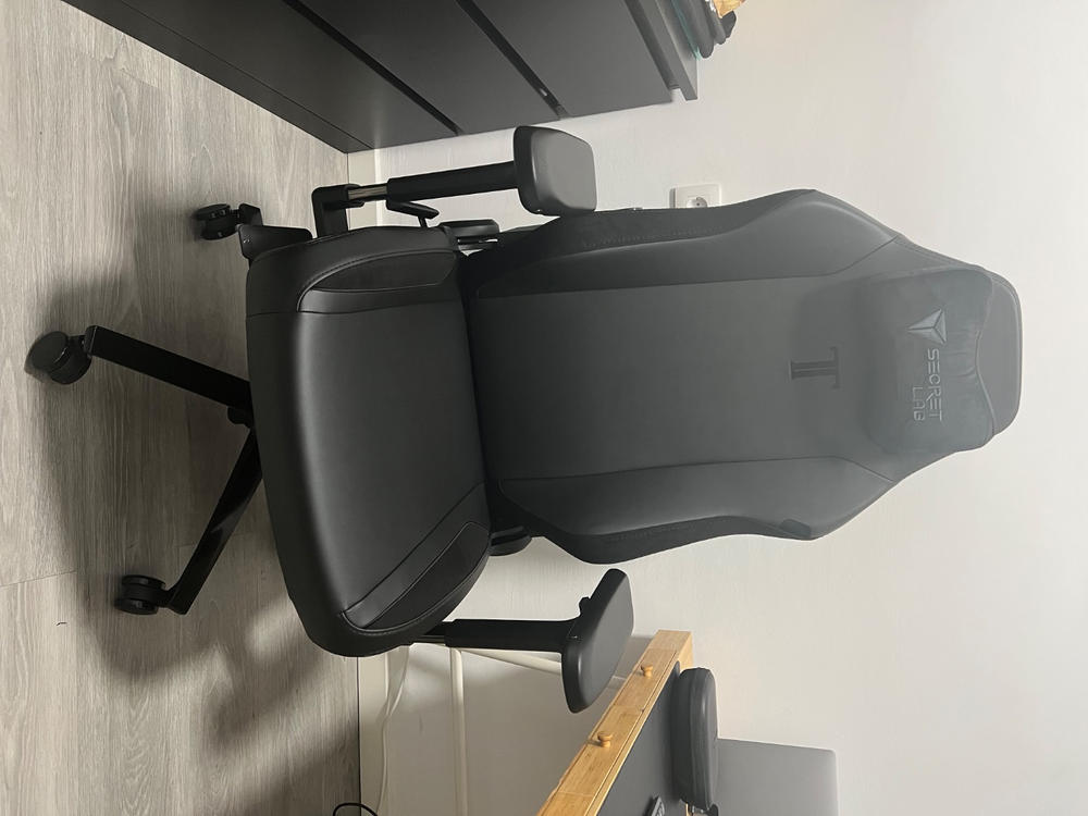 Secretlab TITAN Evo - Regular - NEO Hybrid Leatherette (0107) - Customer Photo From Guillem Marcos