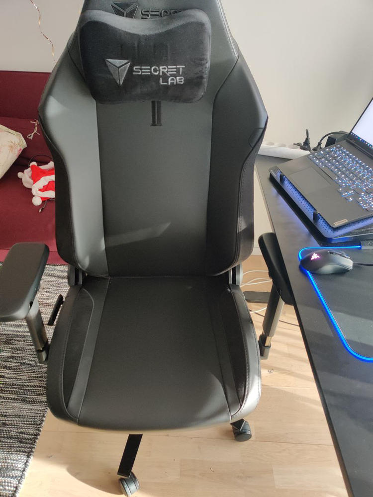 Secretlab TITAN Evo - Regular - NEO Hybrid Leatherette (0107) - Customer Photo From Dmytro Fernando Masabanda Tiban