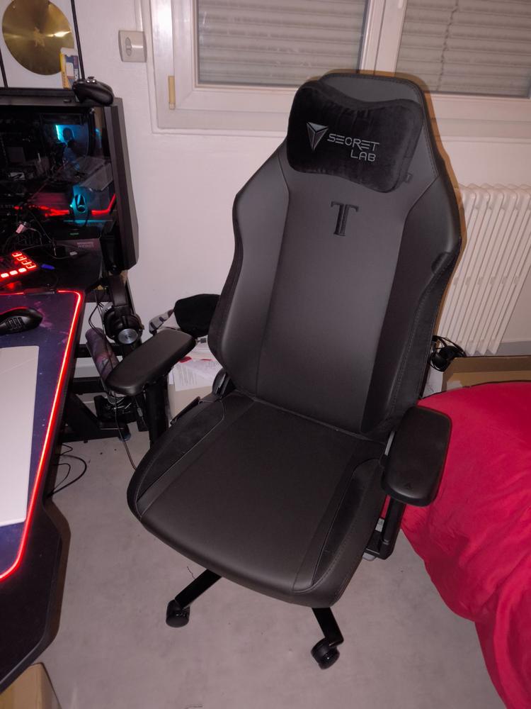 Secretlab TITAN Evo - Regular - NEO Hybrid Leatherette (0107) - Customer Photo From Genseric Landouar