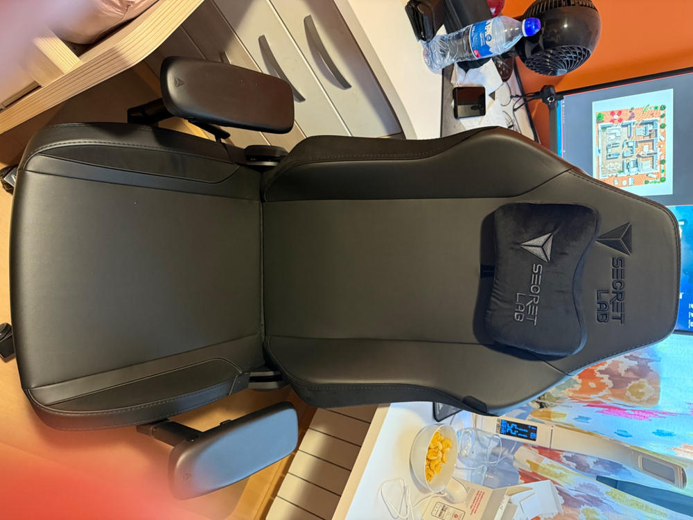 Secretlab TITAN Evo - Regular - NEO Hybrid Leatherette (0107) - Customer Photo From Luis Miguel Dorado Morote