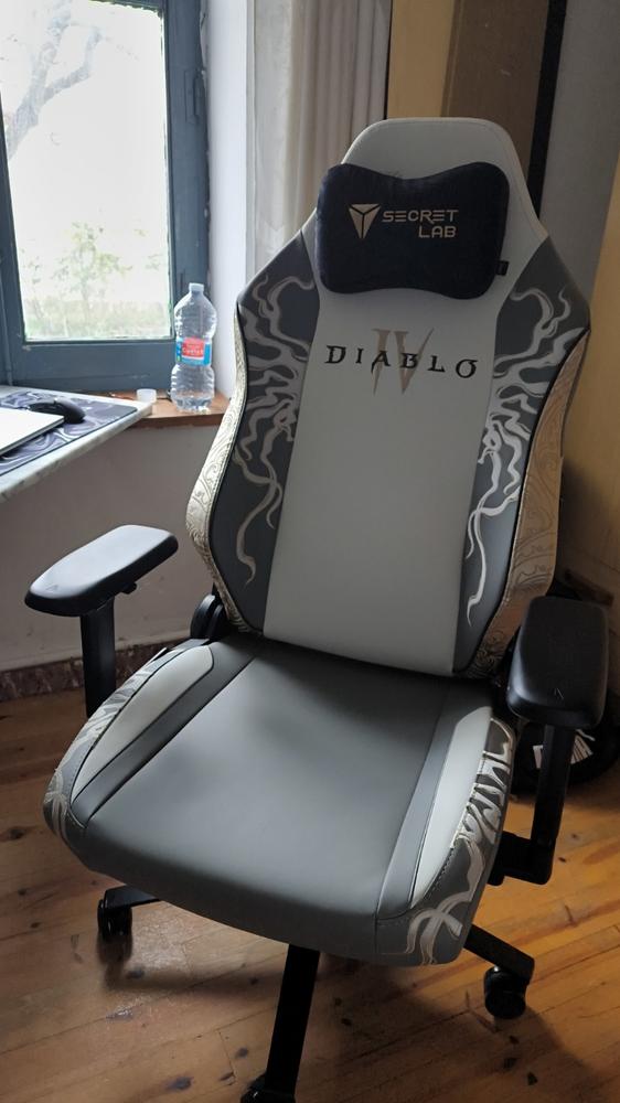 Secretlab TITAN Evo - Regular - NEO Hybrid Leatherette (0107) - Customer Photo From Juan Alejandro Hernández Sánchez