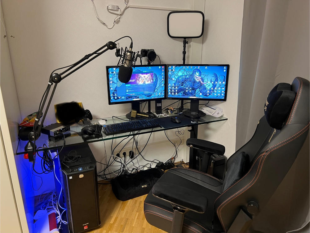 Secretlab TITAN Evo - Regular - NEO Hybrid Leatherette (0107) - Customer Photo From Dustin Metzler