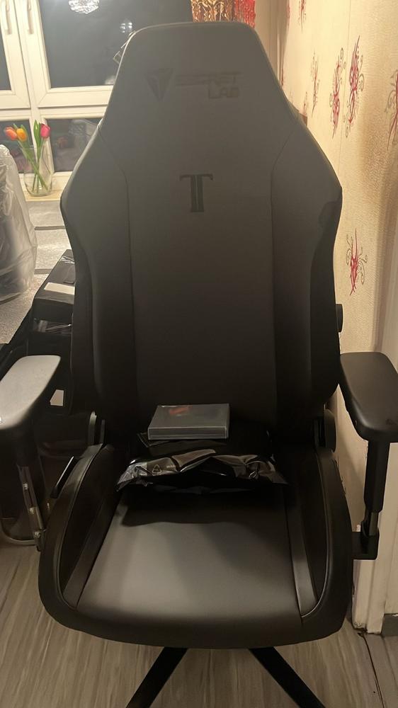 Secretlab TITAN Evo - Regular - NEO Hybrid Leatherette (0107) - Customer Photo From Aysha Uzzalmiah