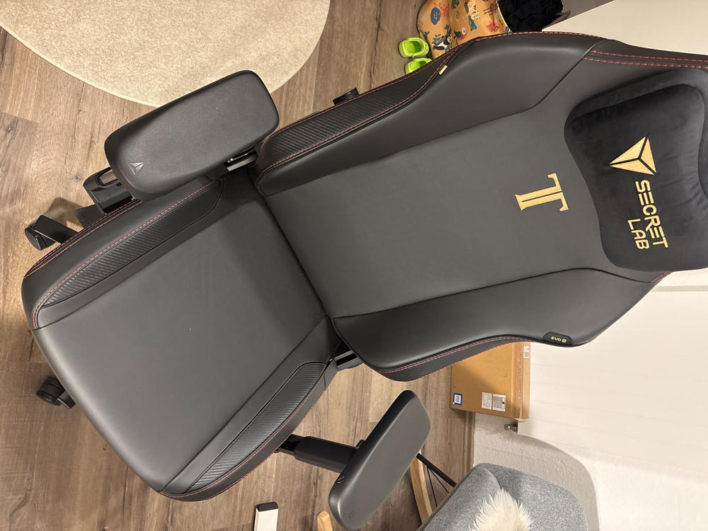 Secretlab TITAN Evo - Regular - NEO Hybrid Leatherette (0107) - Customer Photo From Malek Slimani