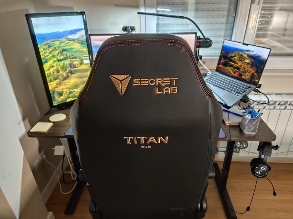 Secretlab TITAN Evo - Regular - NEO Hybrid Leatherette (0107) - Customer Photo From Ángel Manuel Cereijo Martínez