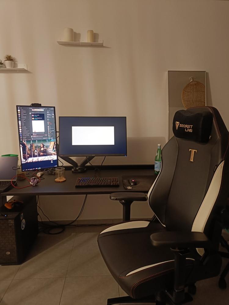 Secretlab TITAN Evo - Regular - NEO Hybrid Leatherette (0107) - Customer Photo From Raphael Haberle