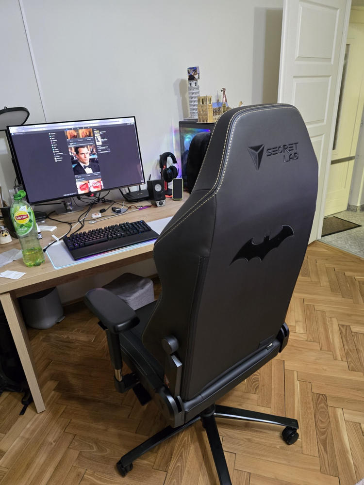 Secretlab TITAN Evo - XL - NEO Hybrid Leatherette (0108) - Customer Photo From Szilard Barcsay