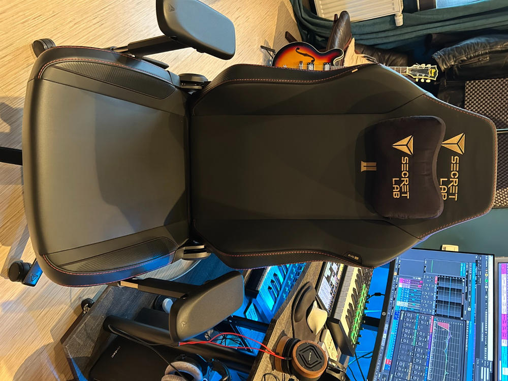 Secretlab TITAN Evo - XL - NEO Hybrid Leatherette (0108) - Customer Photo From Vincent Ronda