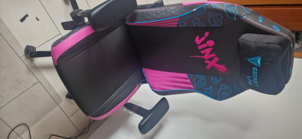 Secretlab TITAN Evo - XL - NEO Hybrid Leatherette (0108) - Customer Photo From Sebastian Rudi