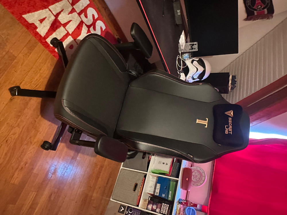 Secretlab TITAN Evo - XL - NEO Hybrid Leatherette (0108) - Customer Photo From Alexis Bert