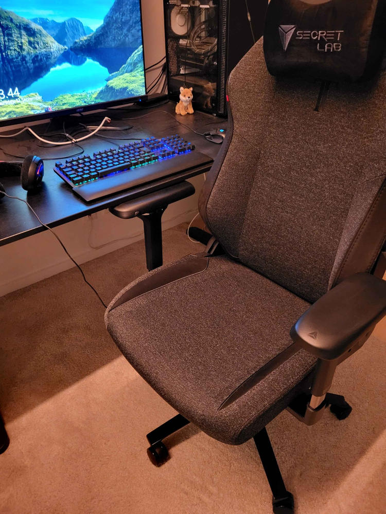 Secretlab TITAN Evo - Regular - SoftWeave™ Plus Fabric (0107) - Customer Photo From Thomas Kjær Jensen