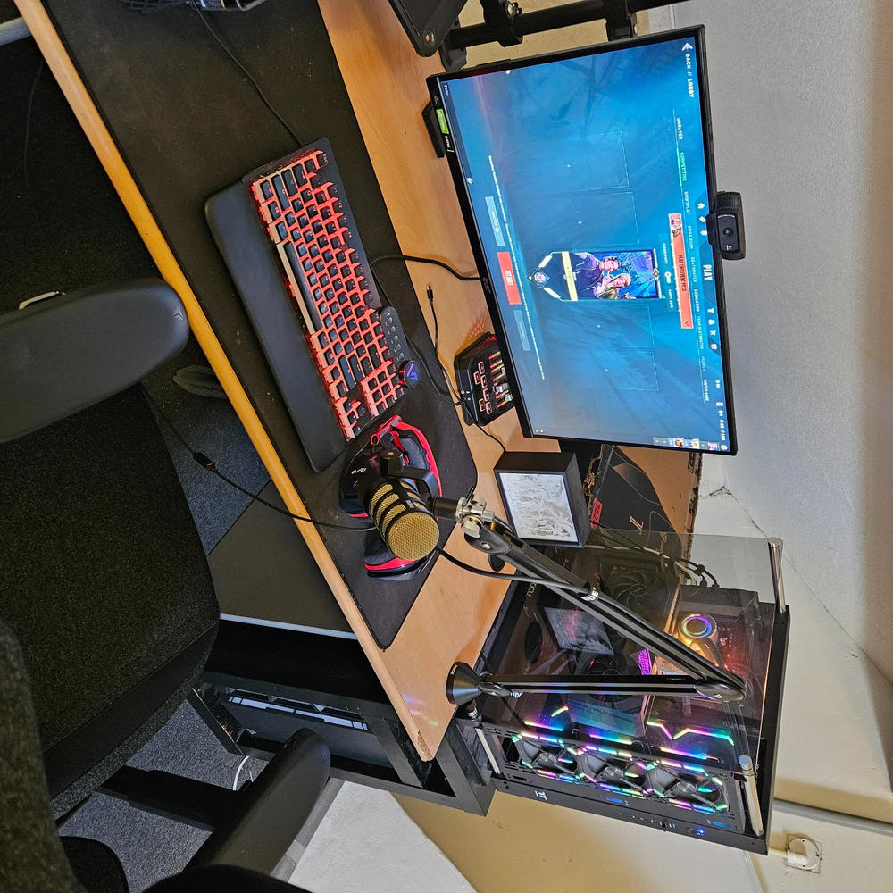 Secretlab TITAN Evo - Regular - SoftWeave® Plus Fabric (0107) - Customer Photo From Bjorn Visser