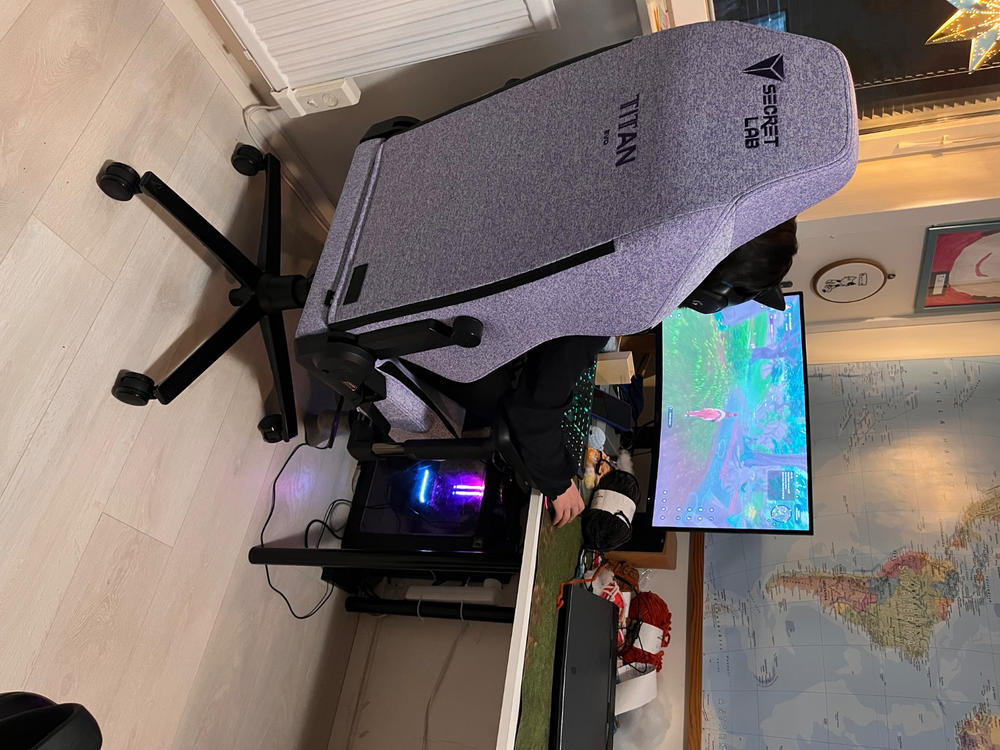 Secretlab TITAN Evo - Regular - SoftWeave™ Plus Fabric (0107) - Customer Photo From Mikael Tylmad