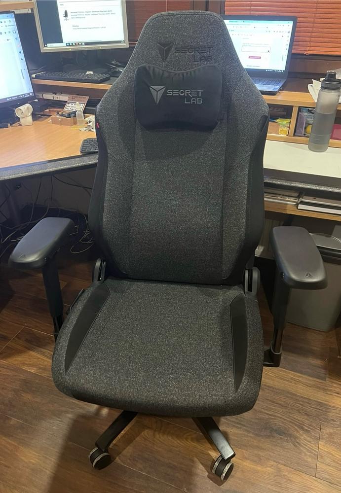 Secretlab TITAN Evo - Regular - SoftWeave® Plus Fabric (0107) - Customer Photo From Peter Oravik