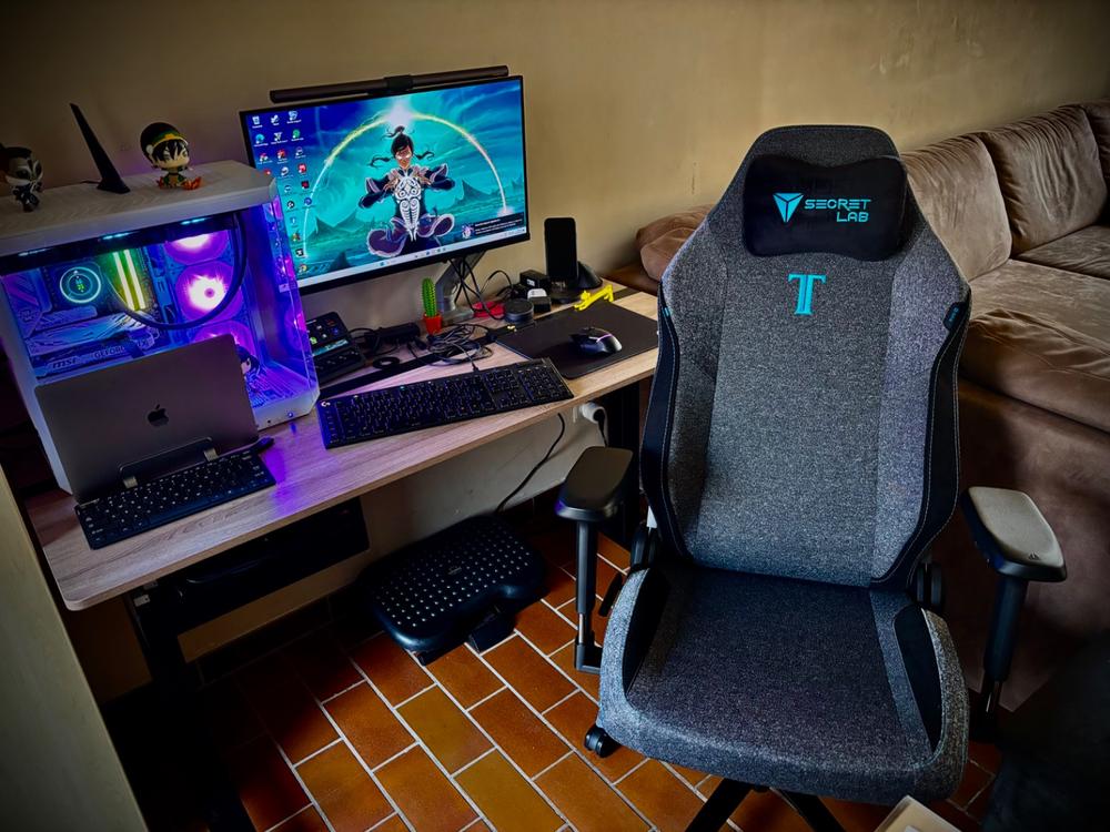 Secretlab TITAN Evo - Regular - SoftWeave® Plus Fabric (0107) - Customer Photo From Mattias Peenen