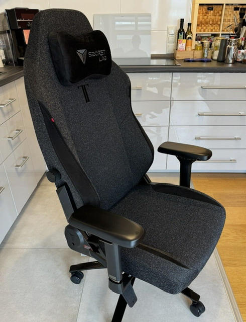 Secretlab TITAN Evo - Regular - SoftWeave® Plus Fabric (0107) - Customer Photo From Kai Fischer