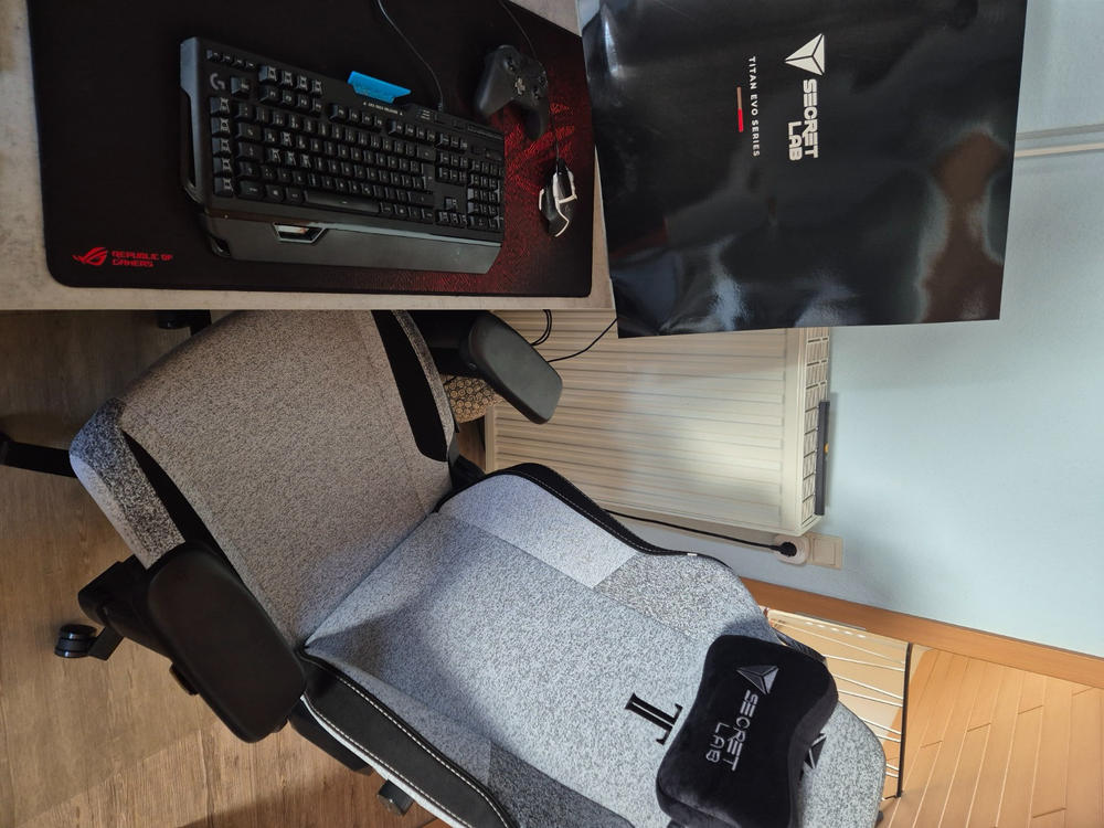 Secretlab TITAN Evo - Regular - SoftWeave® Plus Fabric (0107) - Customer Photo From Arndt Huter