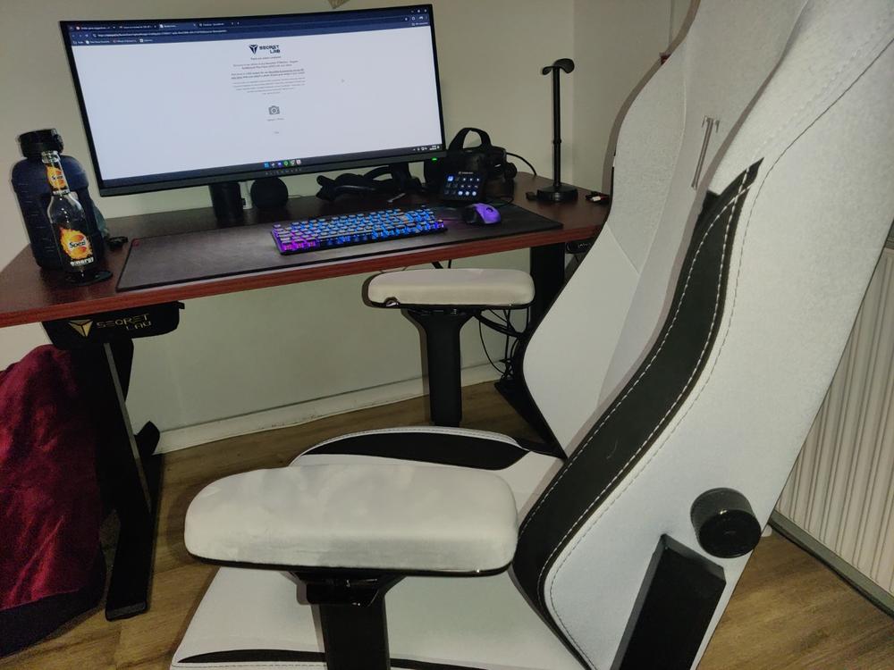 Secretlab TITAN Evo - Regular - SoftWeave® Plus Fabric (0107) - Customer Photo From Julian Lundqvist