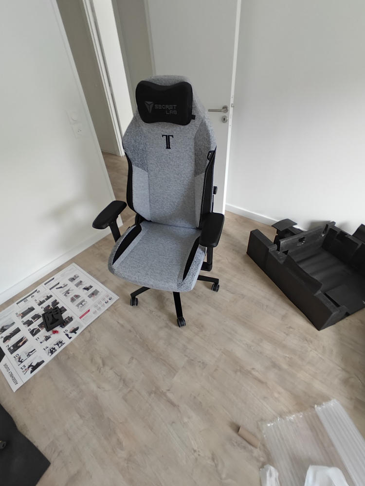 Secretlab TITAN Evo - Regular - SoftWeave™ Plus Fabric (0107) - Customer Photo From Romain Loric