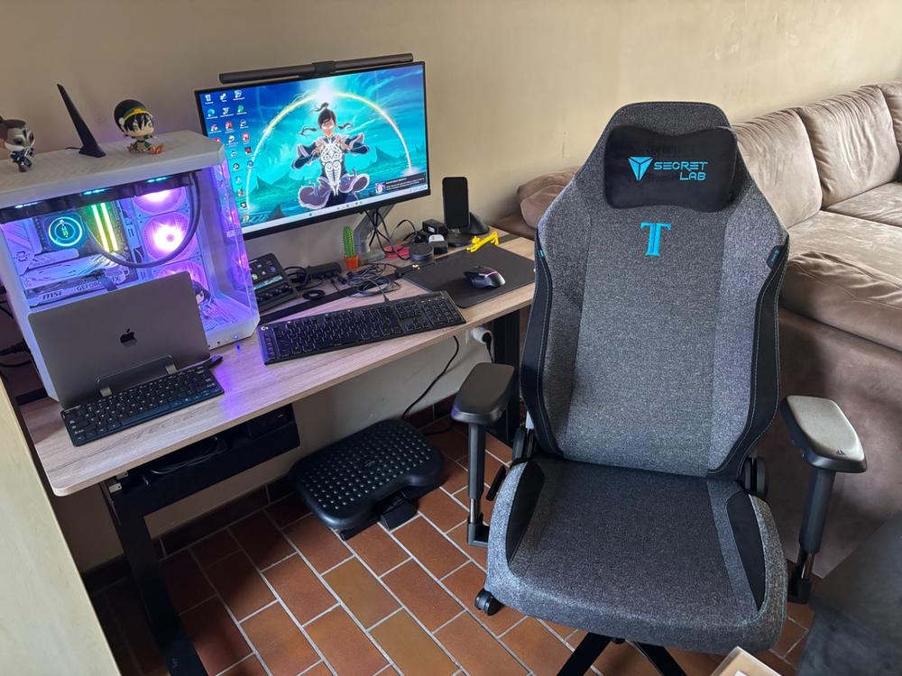 Secretlab TITAN Evo - Regular - SoftWeave® Plus Fabric (0107) - Customer Photo From Mattias Peenen