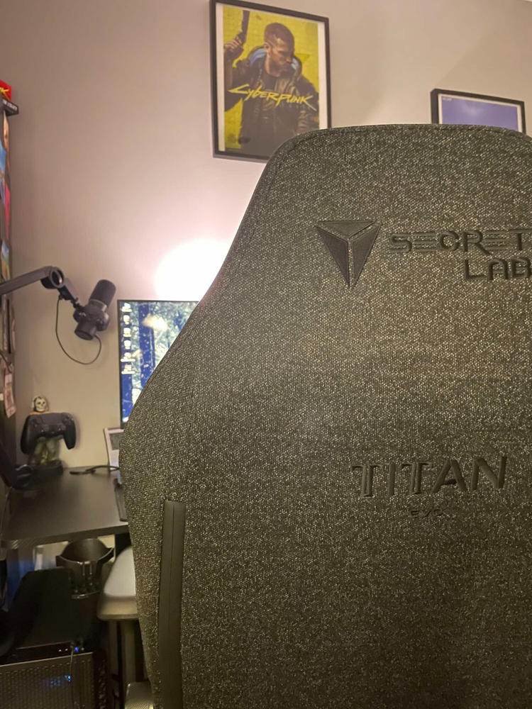 Secretlab TITAN Evo - Regular - SoftWeave™ Plus Fabric (0107) - Customer Photo From Chrystian Kraska