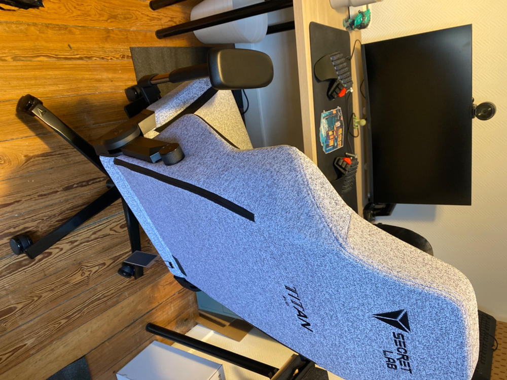 Secretlab TITAN Evo - XL - SoftWeave® Plus Fabric (0108) - Customer Photo From Candys Hamonic