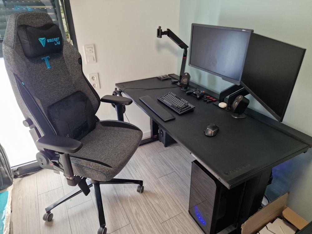 Secretlab TITAN Evo - XL - SoftWeave® Plus Fabric (0108) - Customer Photo From Javier del Toro Vallina