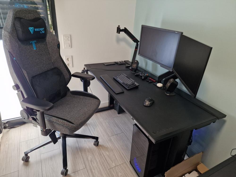 Secretlab TITAN Evo - XL - SoftWeave® Plus Fabric (0108) - Customer Photo From Javier del Toro Vallina