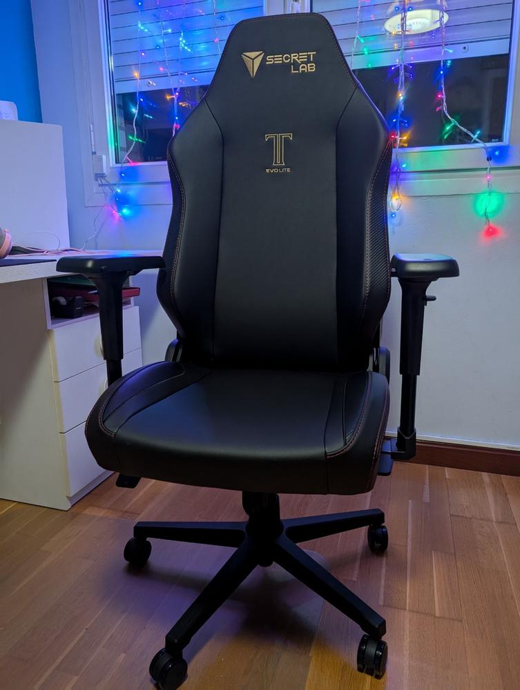 Secretlab TITAN Evo Lite - Regular - PRIME™ 2.0 Leatherette - Customer Photo From Juan Fernandez Alvarez