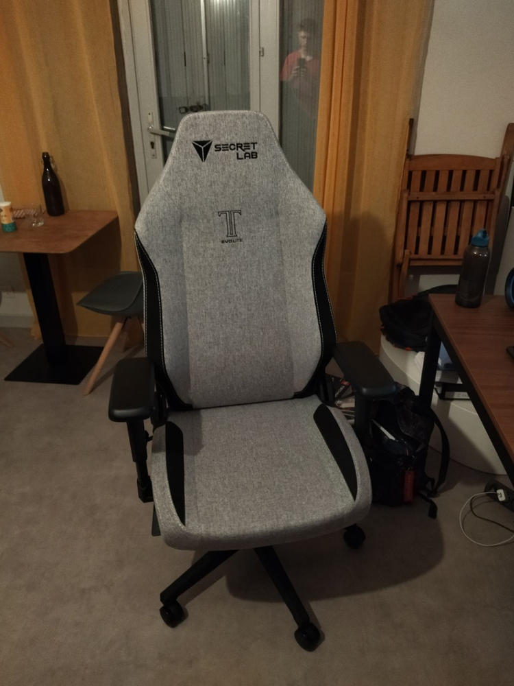 Secretlab TITAN Evo Lite - Regular - SoftWeave™ Fabric - Customer Photo From Gael Evrard