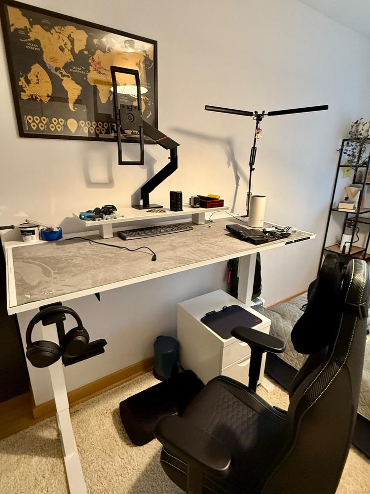 Secretlab Magnus Pro 1.5m Motorised Leg Columns (Type-F)- White - Box 2 - Customer Photo From Marcin Panek