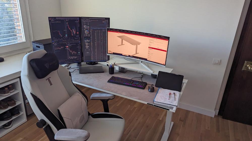 Secretlab Magnus Pro XL 1.7m Motorised Leg Columns (Type-F) - White - Box 2 - Customer Photo From Daniel Castelltort Vilaseca