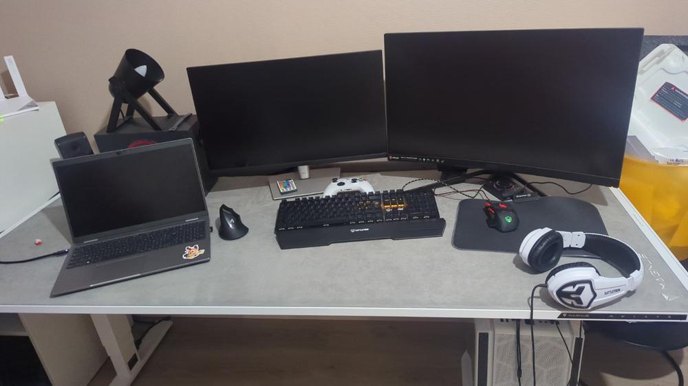 Secretlab Magnus Pro XL 1.7m Motorised Leg Columns (Type-F) - White - Box 2 - Customer Photo From Sarah Lancelevé