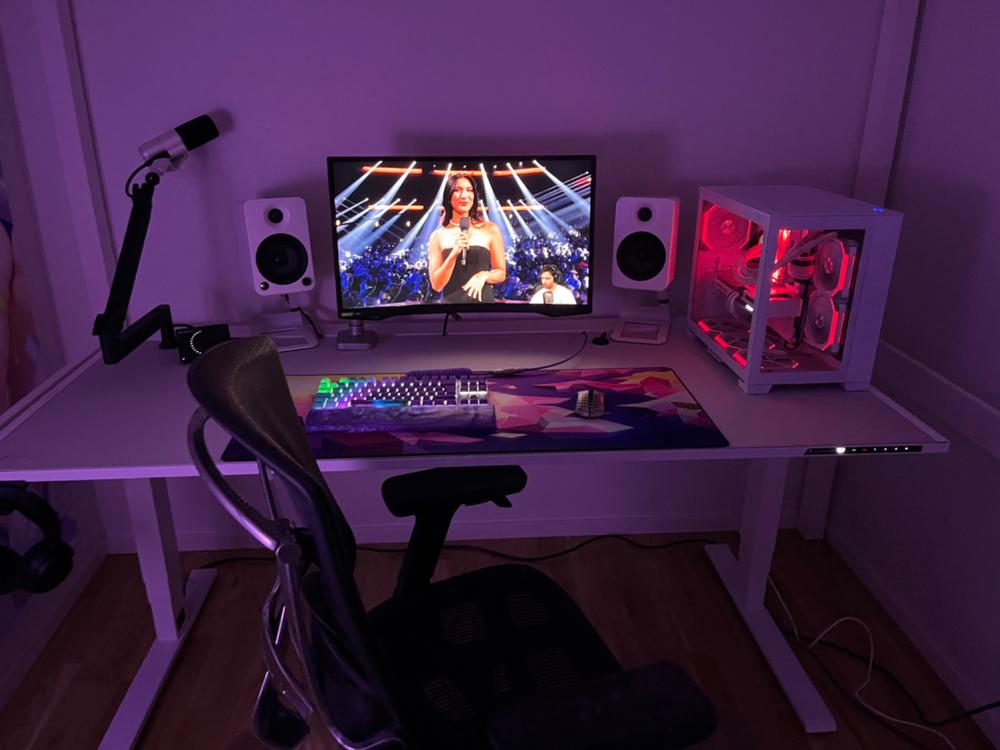 Secretlab Magnus Pro XL 1.7m Motorised Leg Columns (Type-F) - White - Box 2 - Customer Photo From anders ljungstedt