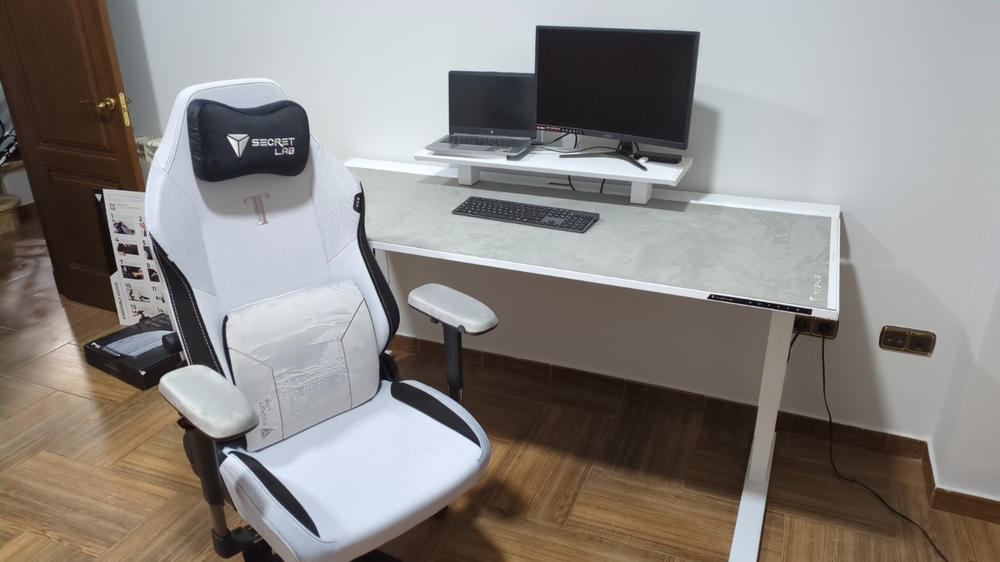 Secretlab Magnus Pro XL 1.7m Motorised Leg Columns (Type-F) - White - Box 2 - Customer Photo From Juan Antonio Silva Sánchez