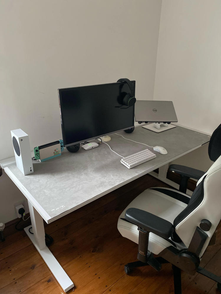 Secretlab Magnus Pro XL 1.7m Motorised Leg Columns (Type-F) - White - Box 2 - Customer Photo From Carlos Salazar