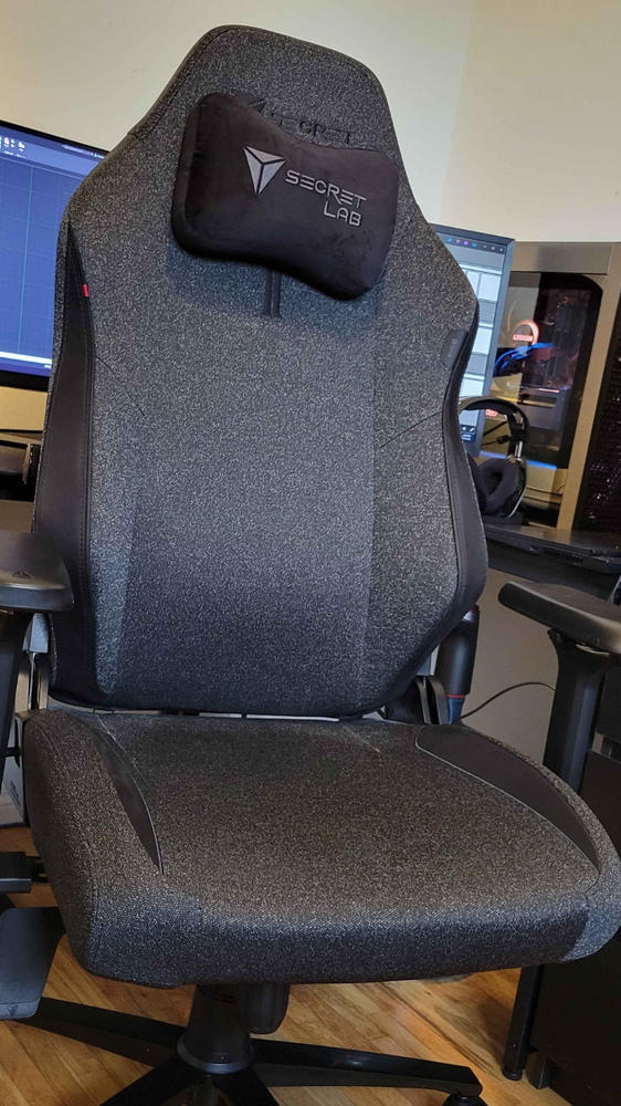 Secretlab TITAN Evo - Regular - Secretlab SoftWeave™ Plus Fabric - Customer Photo From Humaydh Mohamed Malhar