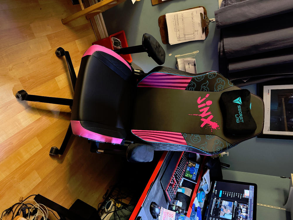 Secretlab TITAN Evo - XL - Secretlab NEO™ Hybrid Leatherette - Customer Photo From Byron Poullos